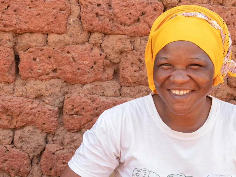 Lachende Frau aus Burkina Faso