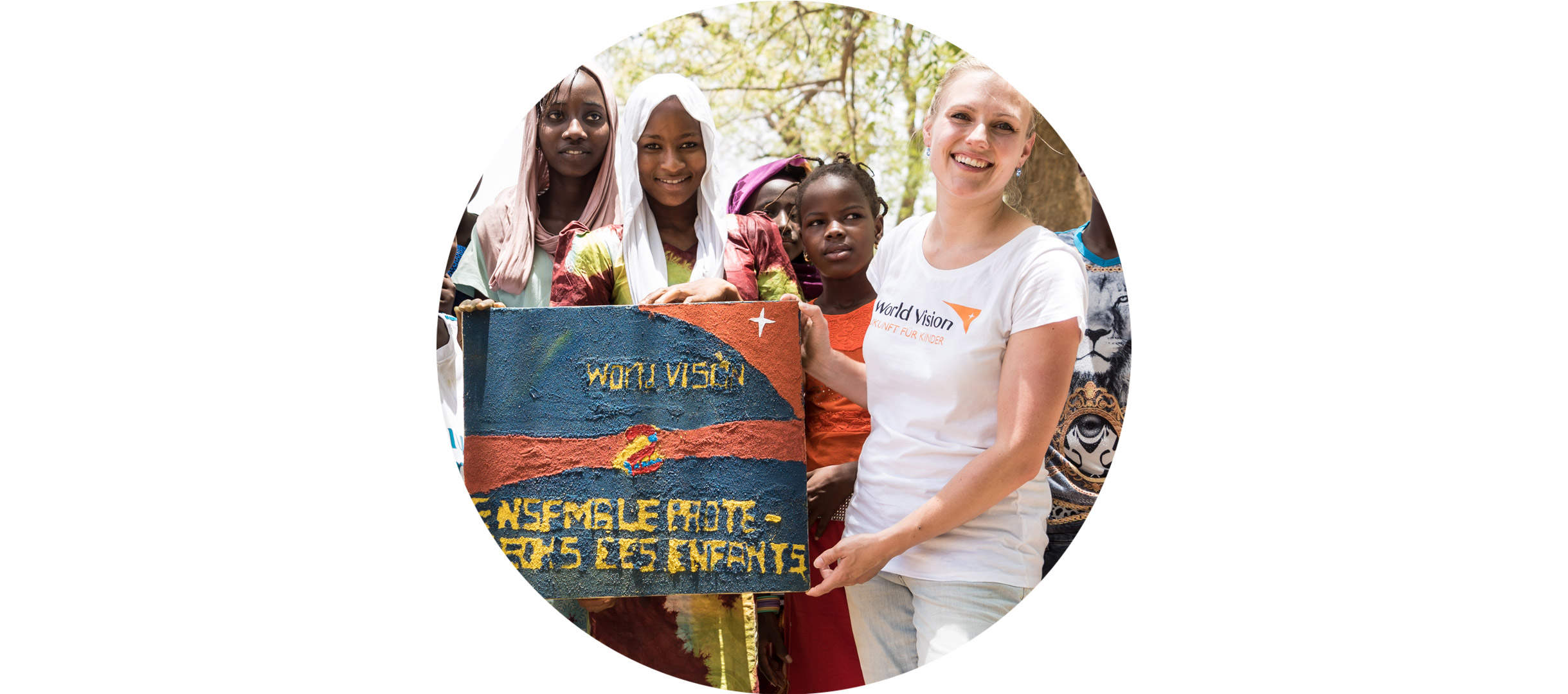 Katrin besucht einen Kinderclub im Senegal