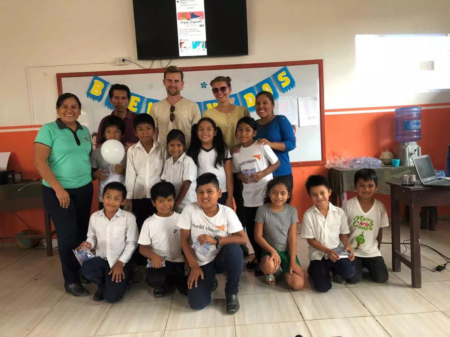 Gruppenbild Patenreise Bolivien in der Schule