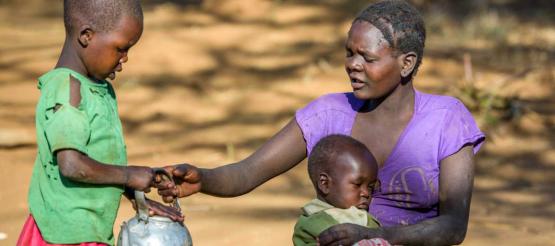 Monica mit ihrer Tochter Cheru in Kenia