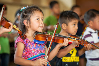 Musikunterricht in einem World Vision-Projekt in Guatemala