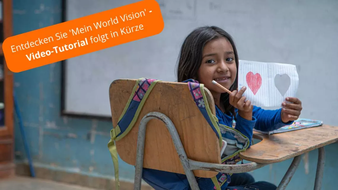 Mädchen aus Honduras mit Herzkarte als Platzhalter Video Tutorial