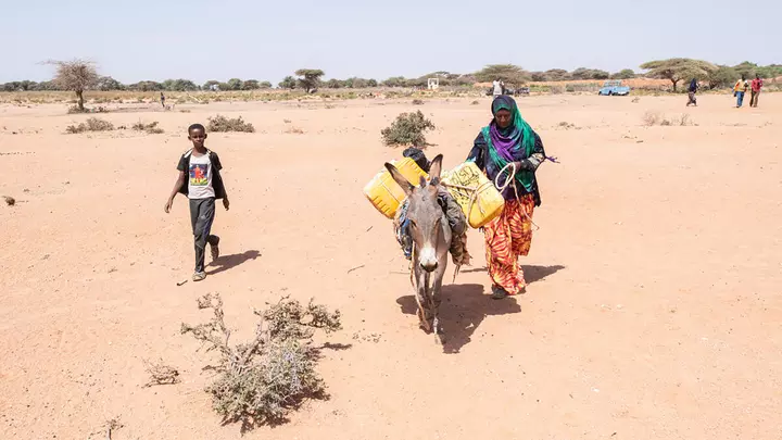 Das BMZ und World Vision unterstützen Menschen in Somalia, die unmittelbar vom Klima bedroht sind