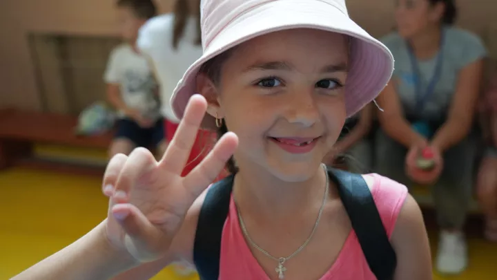 Anna aus der Ukraine hat Spaß in einem von World Vision unterstützten Ferienlager in der Westukraine.