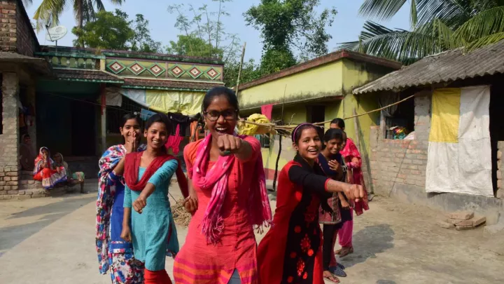 Selbstbewusste Girls Power Group in Indien