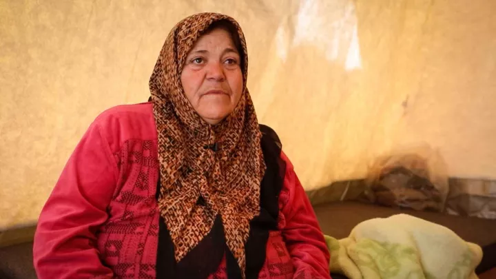 Frau aus Syrien in einer Notunterkunft