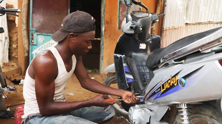 Amadou am Motorrad