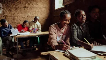 Schulkinder in einem World Vision Patenschaftsprojekt in Äthiopien