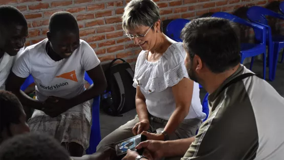 Familie Schoenfelder trifft die Mitarbeiter von World Vision in Malawi