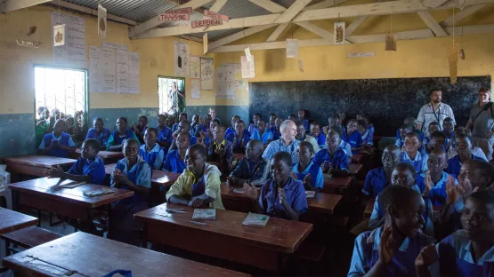 Die Patenreisegruppe besucht eine Projektschule in Kunyinda, Malawi